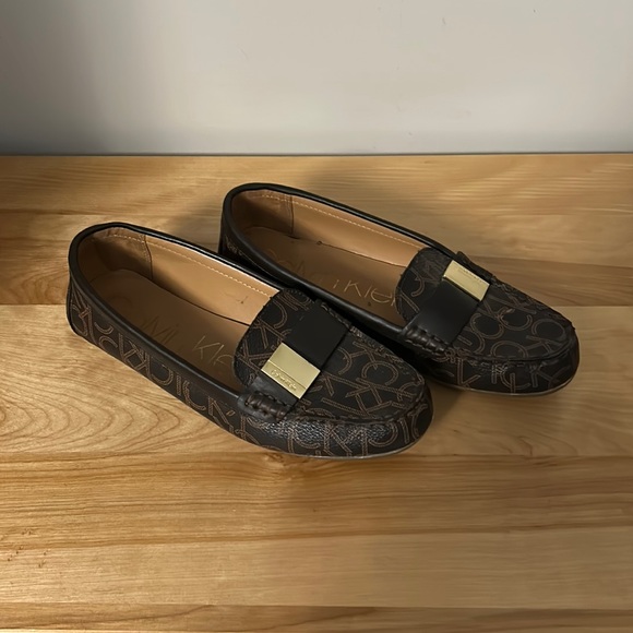 Calvin Klein Flats - Picture 1 of 3